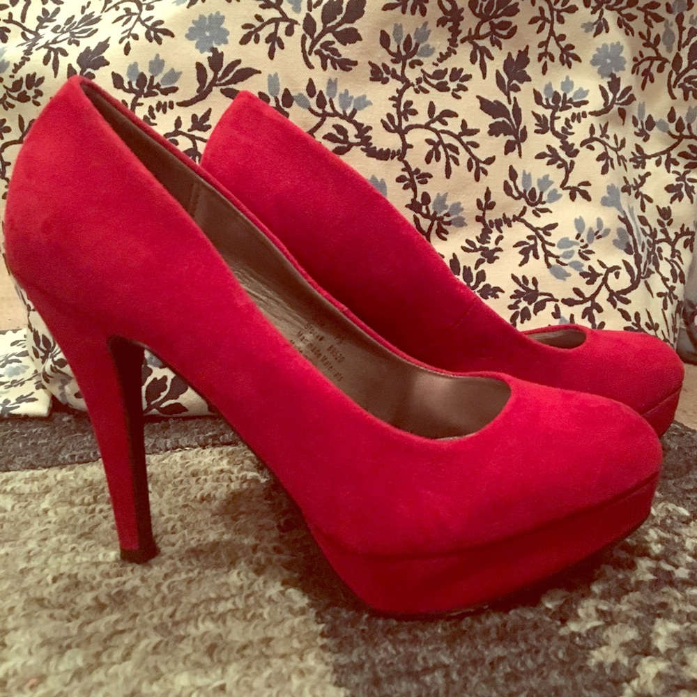🌺 Red suede platform heels 🌺